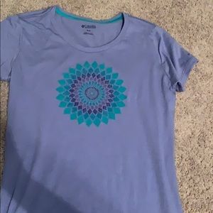 Columbia t shirt